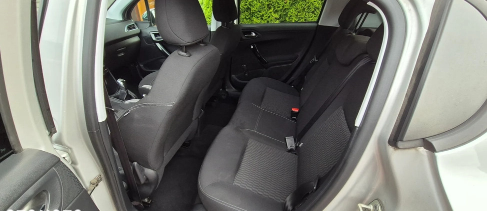 Peugeot 208 cena 31500 przebieg: 39500, rok produkcji 2015 z Miłakowo małe 37